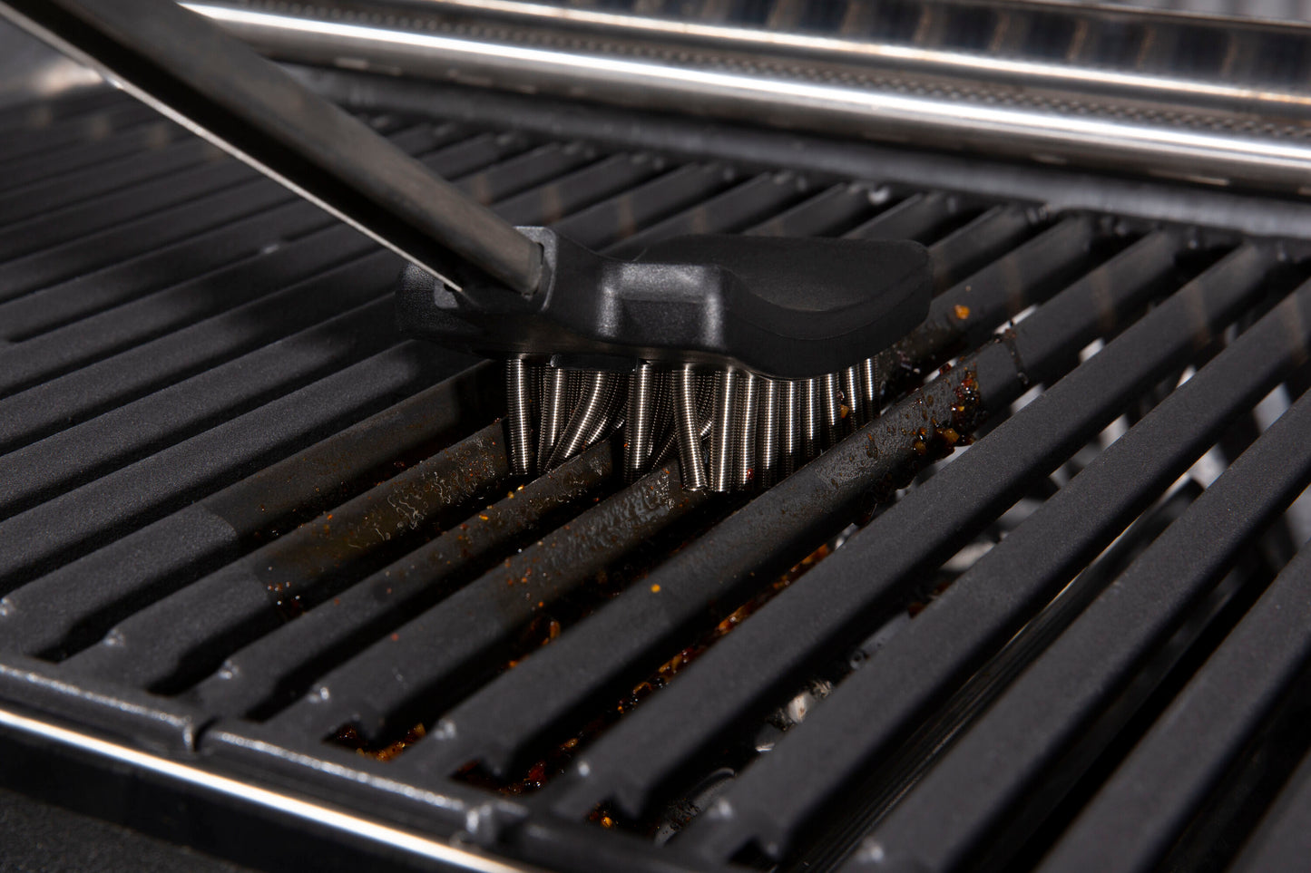  Brosse à ressort hélicoïdal pour gril Baron™